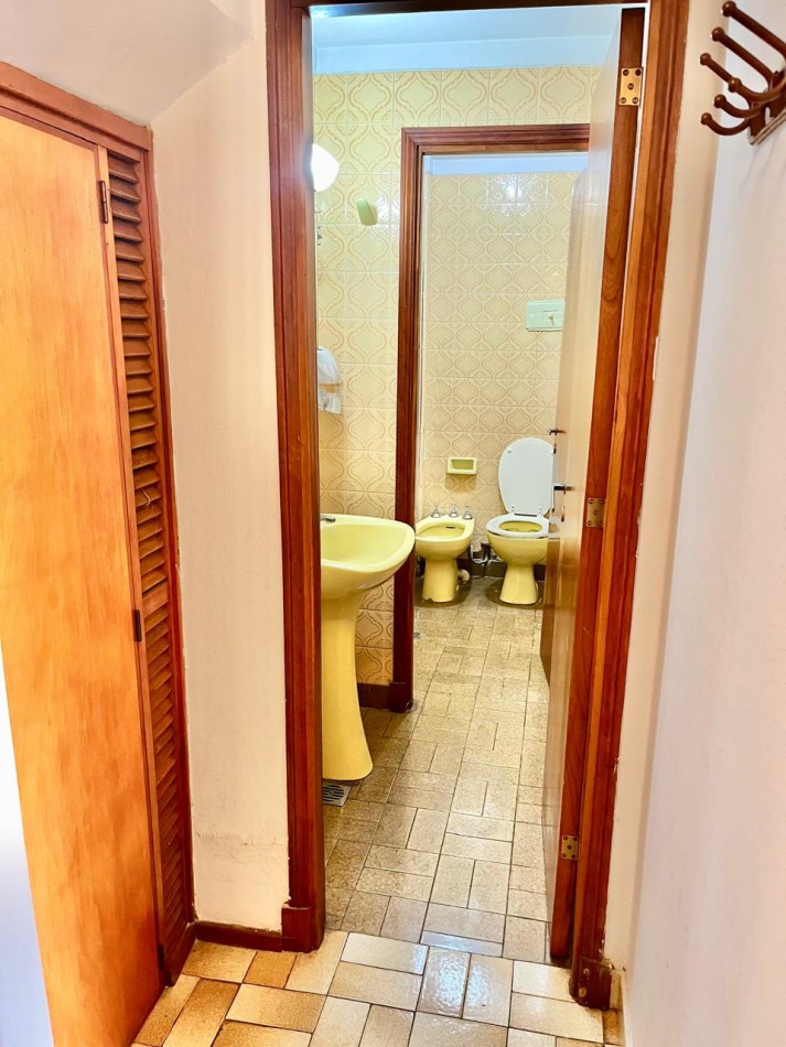 CHALET DE 4 AMBIENTES CON PARQUE. Apto credito