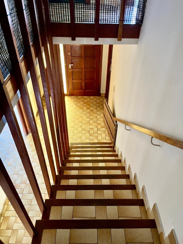CHALET DE 4 AMBIENTES CON PARQUE. Apto credito