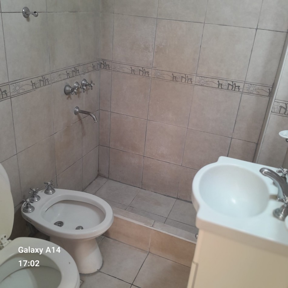 DEPARTAMENTO PH DE 3 AMBIENTES SOBRE AVENIDA JARA