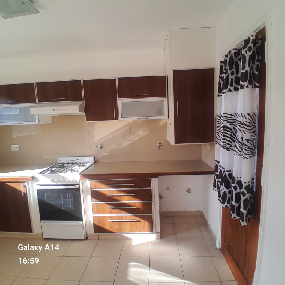 DEPARTAMENTO PH DE 3 AMBIENTES SOBRE AVENIDA JARA