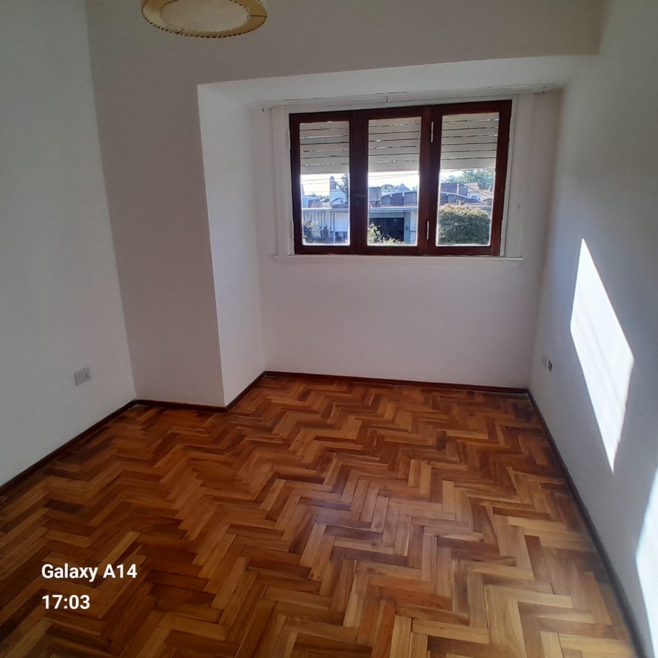 DEPARTAMENTO PH DE 3 AMBIENTES SOBRE AVENIDA JARA