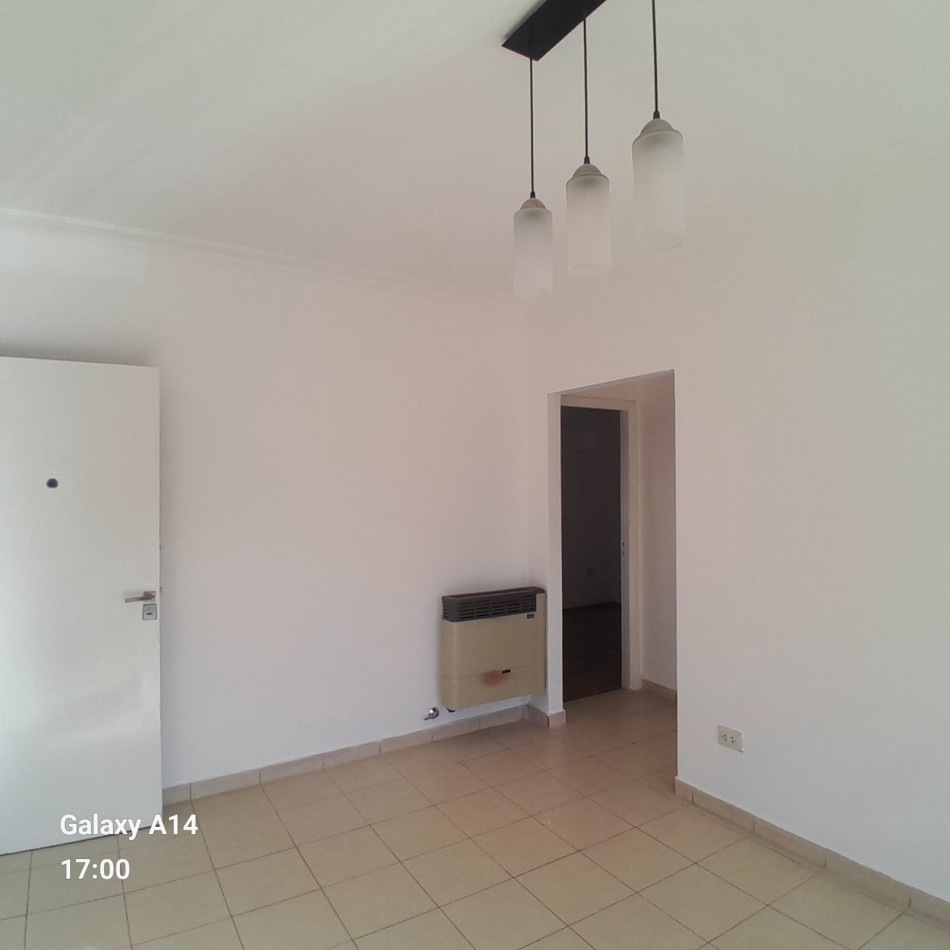 DEPARTAMENTO PH DE 3 AMBIENTES SOBRE AVENIDA JARA