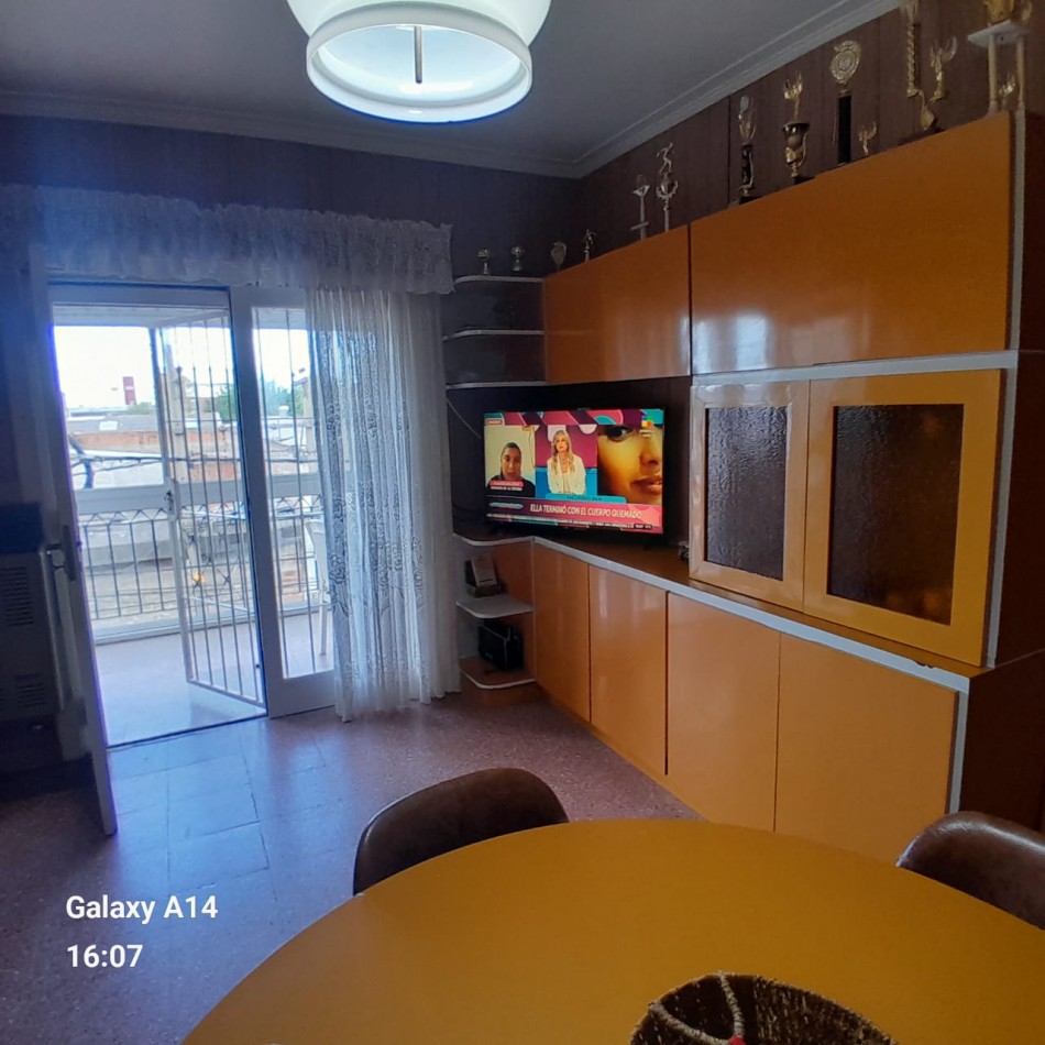 CHALET DE 3 AMBIENTES EN PRIMER PISO