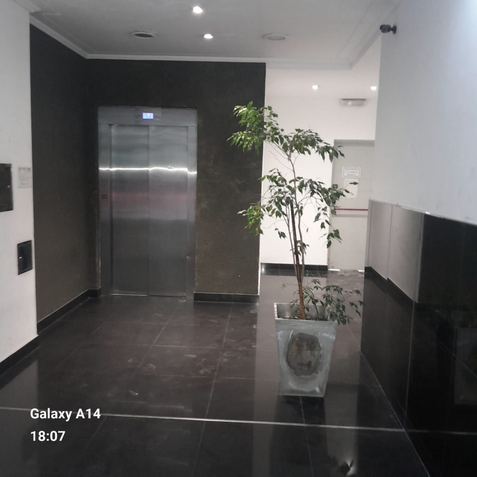 MONOAMBIENTE A UNA CUADRA DE LA PLAZA COLON