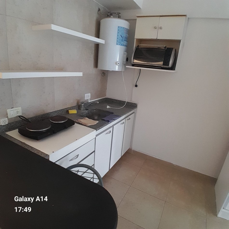 MONOAMBIENTE A UNA CUADRA DE LA PLAZA COLON