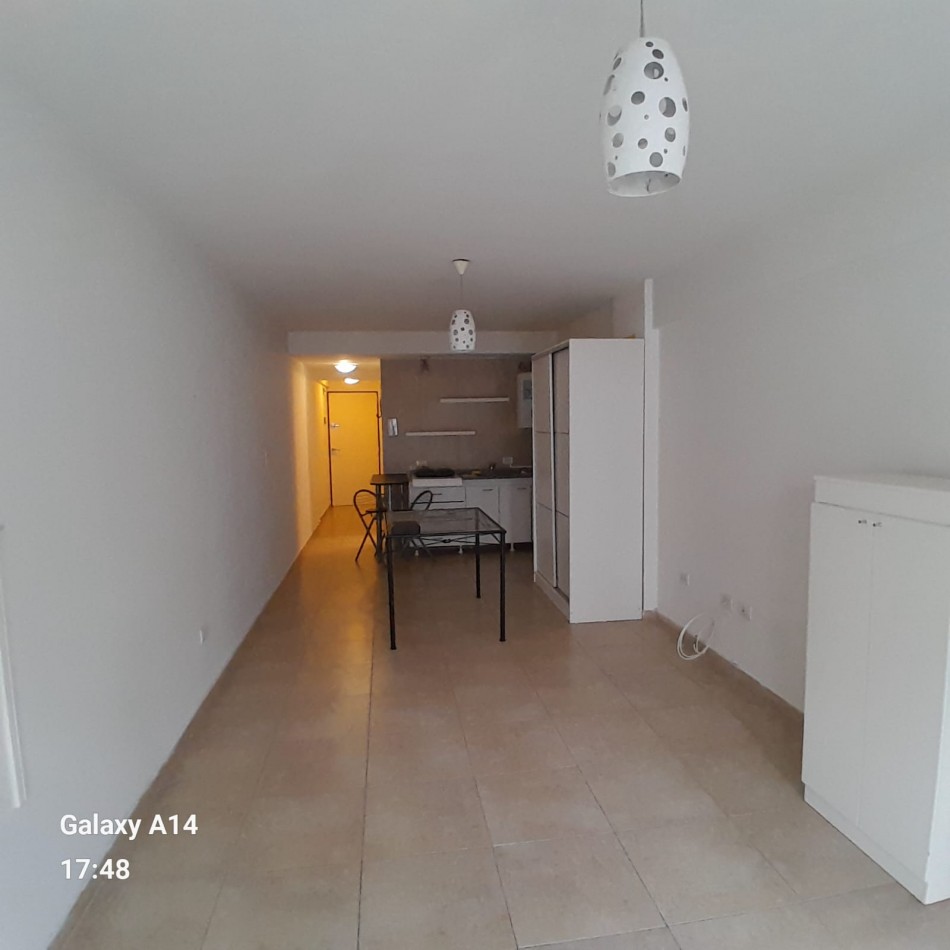 MONOAMBIENTE A UNA CUADRA DE LA PLAZA COLON