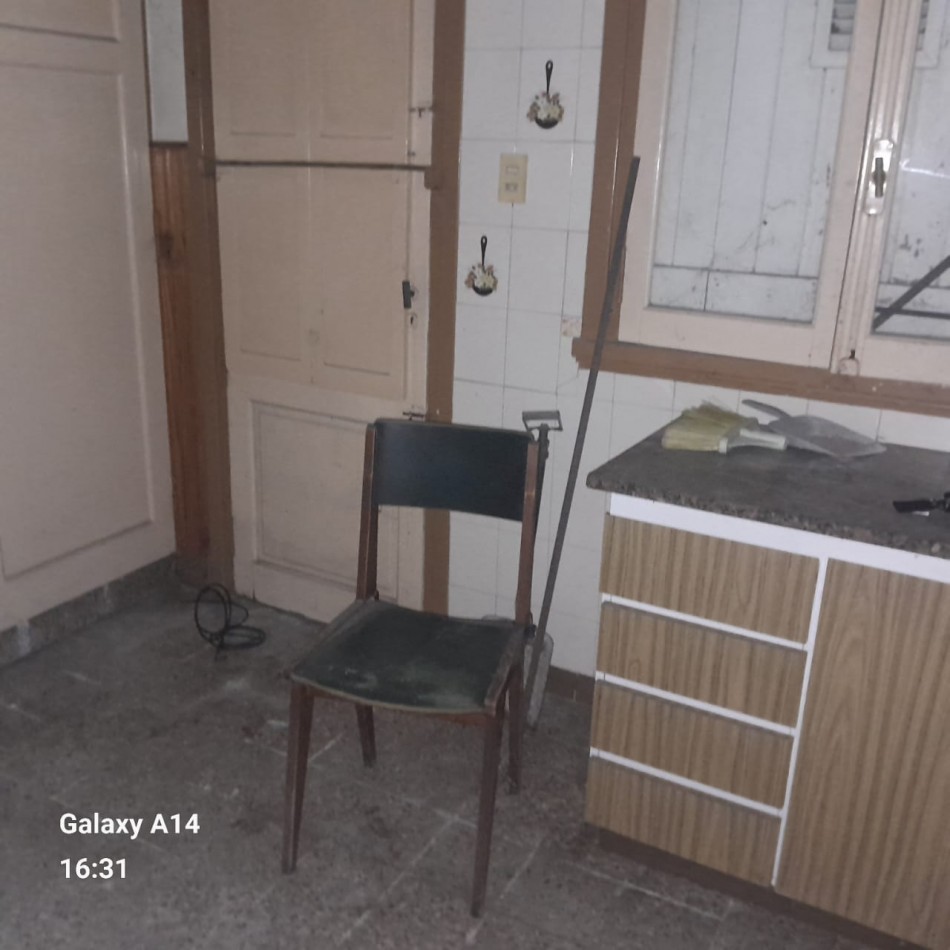 CASA DE 3 AMBIENTES CON TERRENO A RECICLAR SOBRE BROWN Y PERU