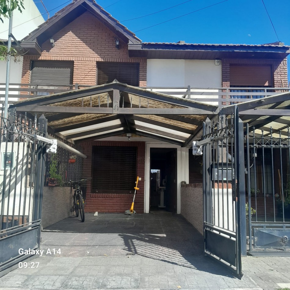DUPLEX DE TRES AMBIENTES EN BARRIO VILLA PRIMERA