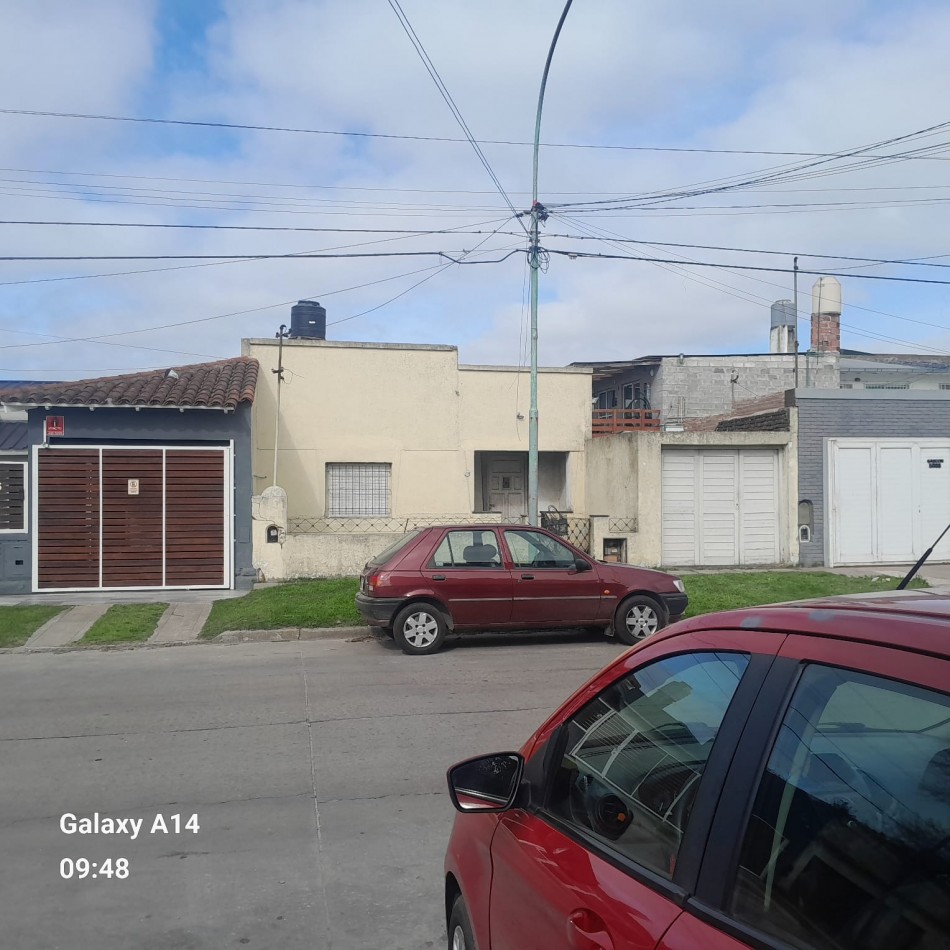 CASA DE 3 AMBIENTES A RECICLAR O A DEMOLER