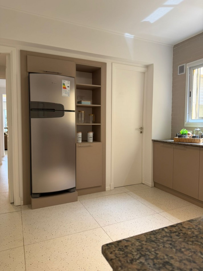 DEPARTAMENTO DE 4 AMBIENTES, A UNA CUADRA DE LA COSTA