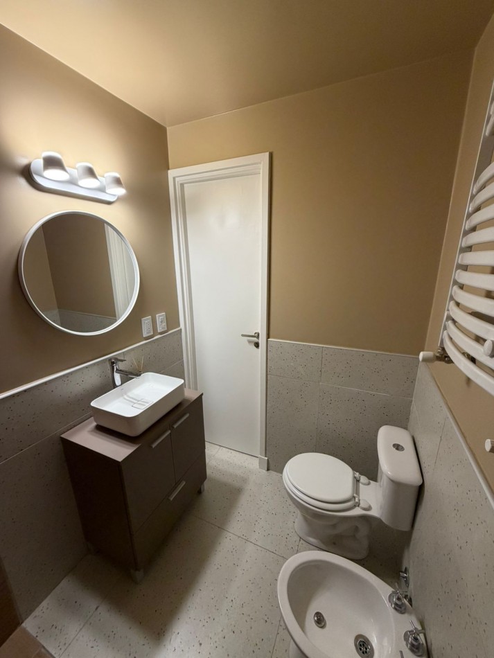 DEPARTAMENTO DE 4 AMBIENTES, A UNA CUADRA DE LA COSTA