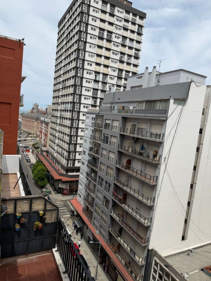 DEPARTAMENTO DE 4 AMBIENTES, A UNA CUADRA DE LA COSTA