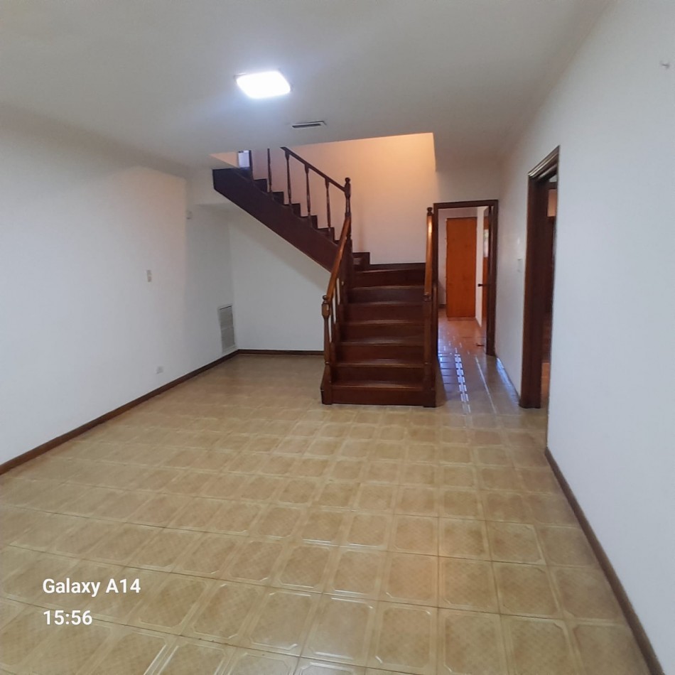 CHALET DE 6 AMBIENTES EN BARRIO SAN CARLOS