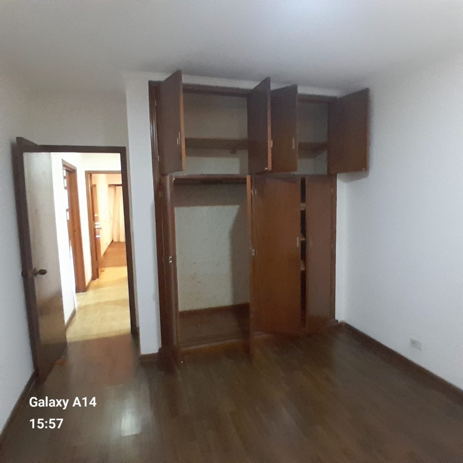CHALET DE 6 AMBIENTES EN BARRIO SAN CARLOS