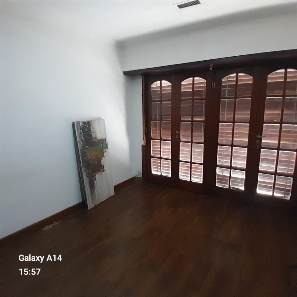 CHALET DE 6 AMBIENTES EN BARRIO SAN CARLOS