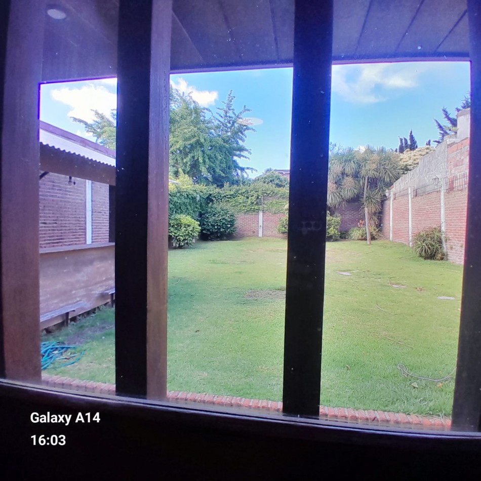 CHALET DE 6 AMBIENTES EN BARRIO SAN CARLOS