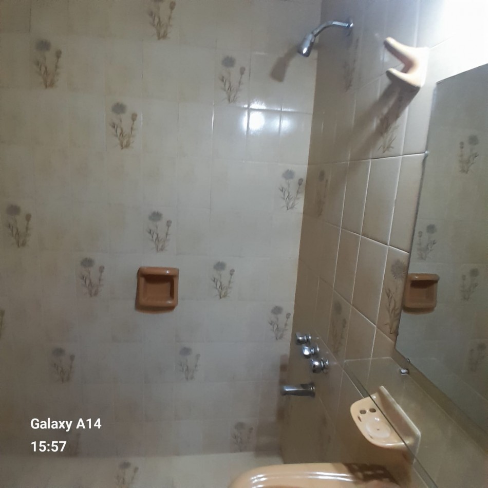 CHALET DE 6 AMBIENTES EN BARRIO SAN CARLOS