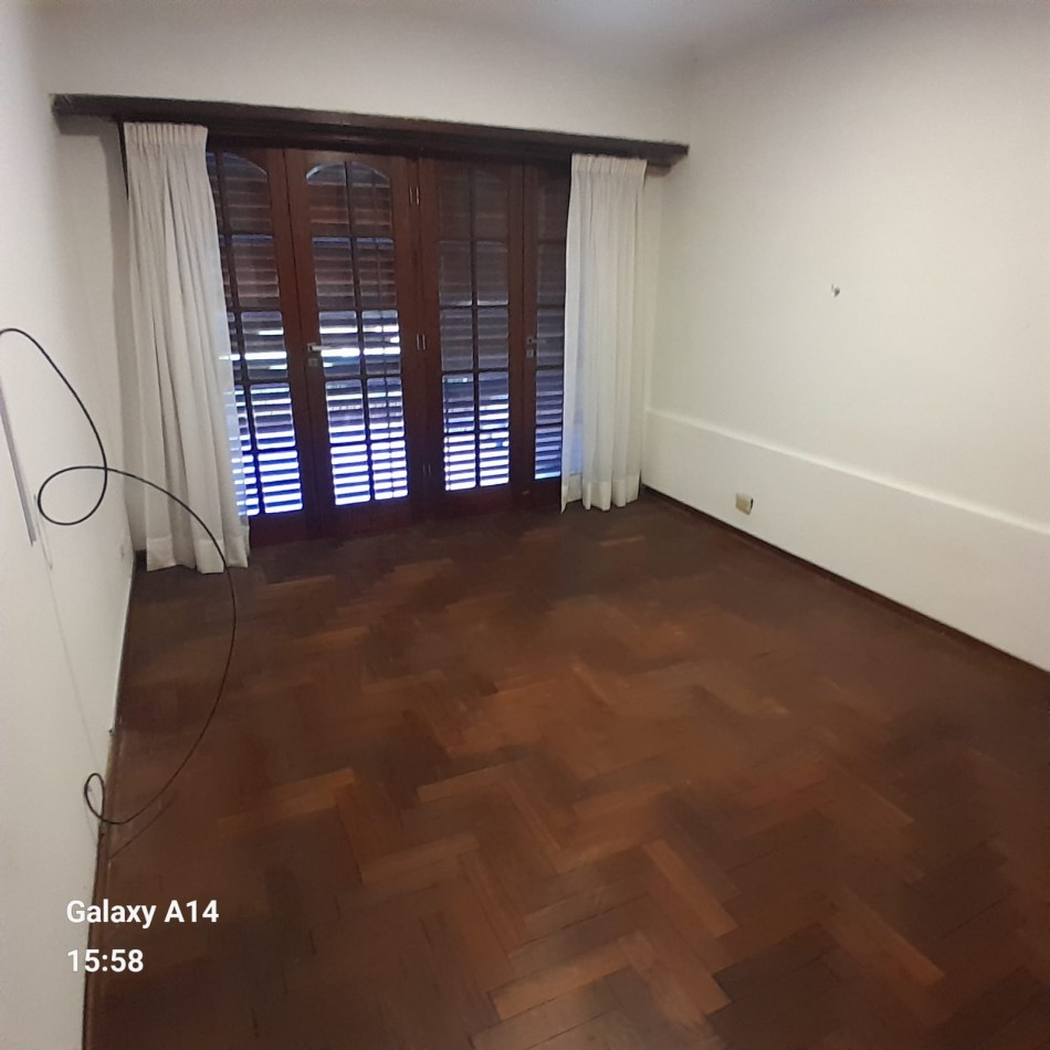 CHALET DE 6 AMBIENTES EN BARRIO SAN CARLOS