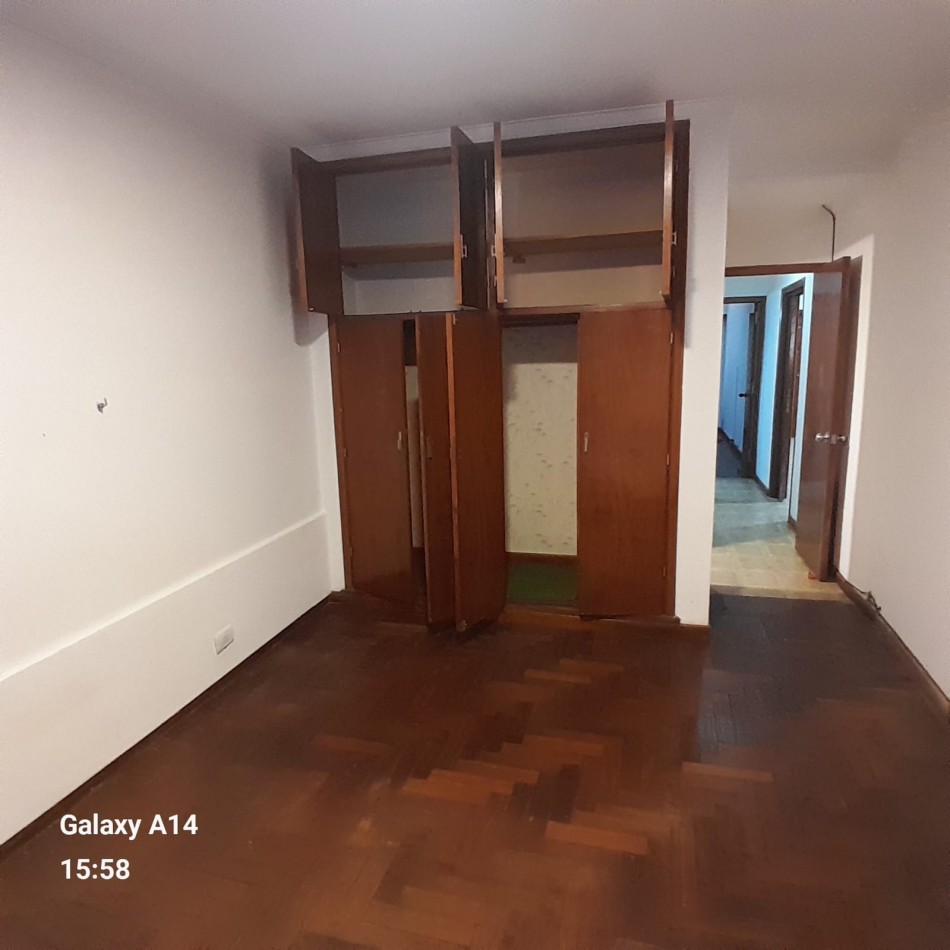 CHALET DE 6 AMBIENTES EN BARRIO SAN CARLOS