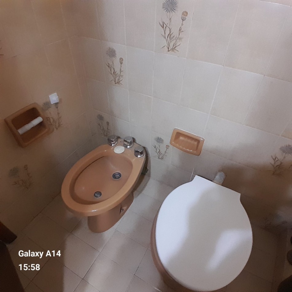 CHALET DE 6 AMBIENTES EN BARRIO SAN CARLOS