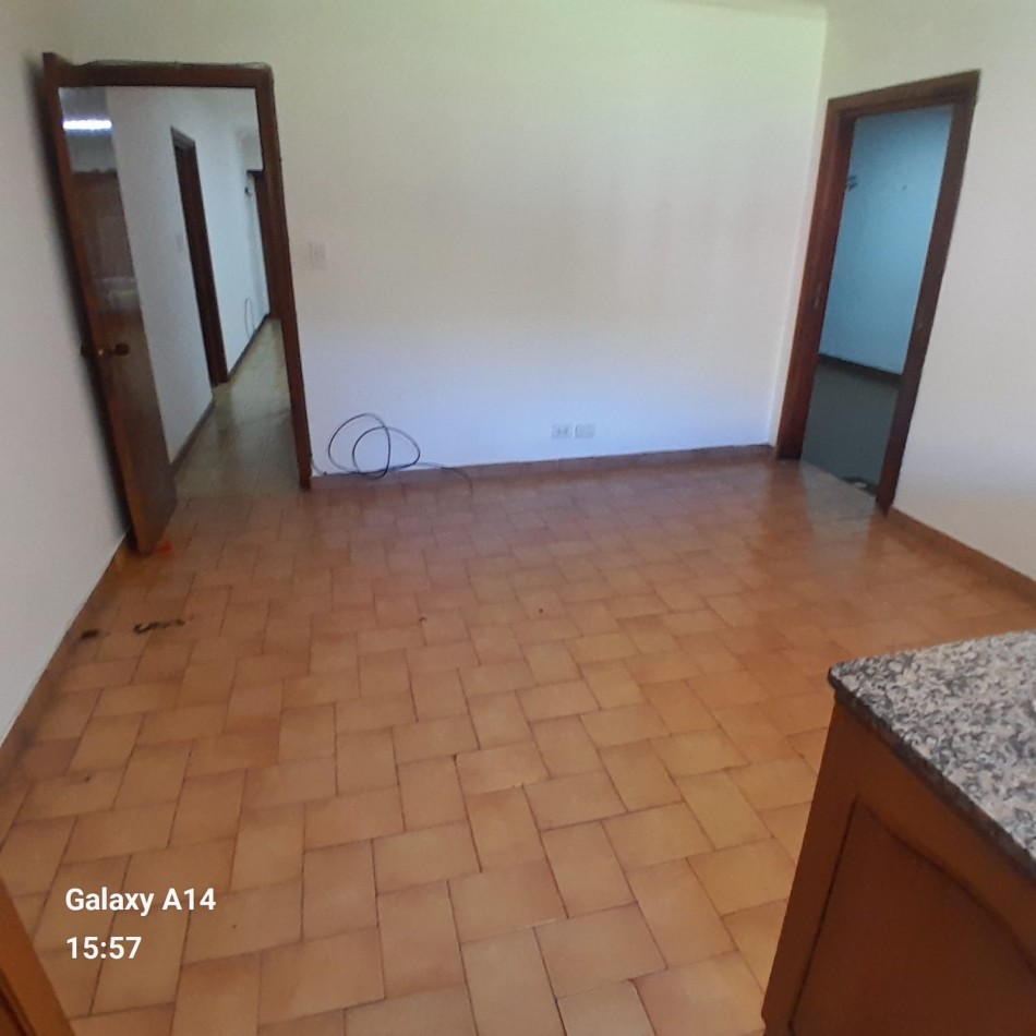 CHALET DE 6 AMBIENTES EN BARRIO SAN CARLOS