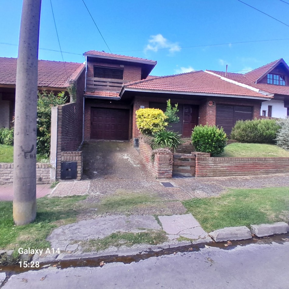 CHALET DE 6 AMBIENTES EN BARRIO SAN CARLOS