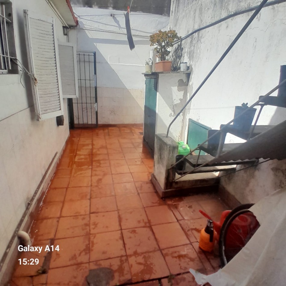 PH DE DOS AMBIENTES, POR PASILLO EN PLANTA BAJA