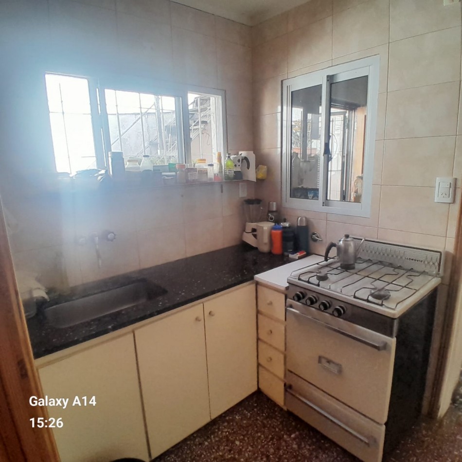 PH DE DOS AMBIENTES, POR PASILLO EN PLANTA BAJA