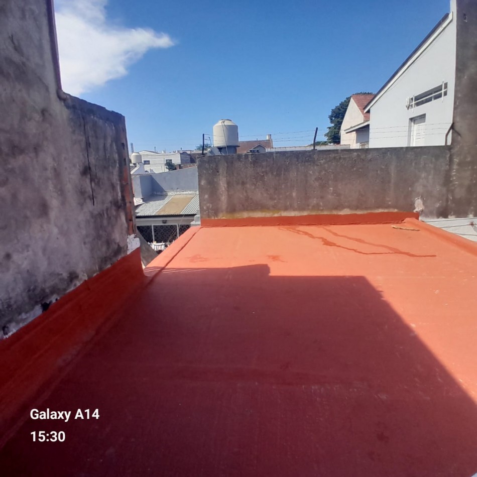 PH DE DOS AMBIENTES, POR PASILLO EN PLANTA BAJA