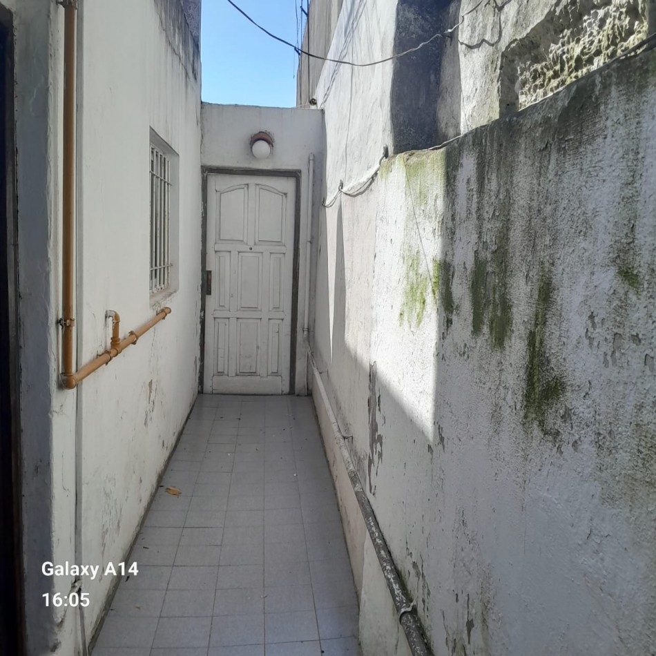 PH DE DOS AMBIENTES, POR PASILLO EN PLANTA BAJA