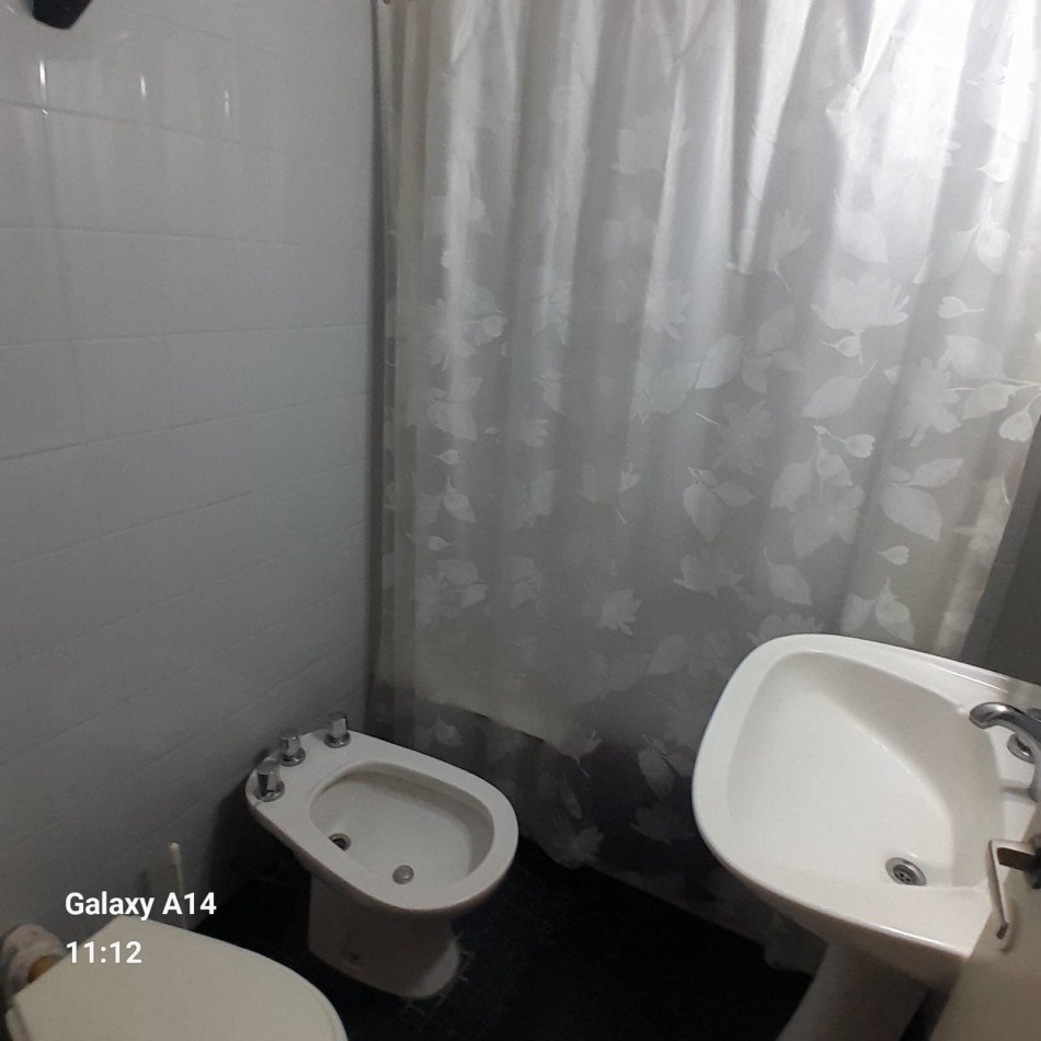 EN VENTA. DEPARTAMENTO DOS AMBIENTES CON BALCON Y COCHERA. ZONA SANTIAGO DEL ESTERO 1900