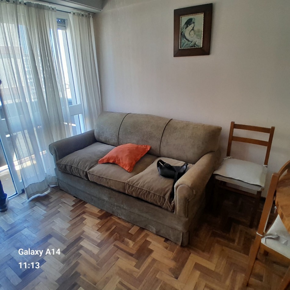 EN VENTA. DEPARTAMENTO DOS AMBIENTES CON BALCON Y COCHERA. ZONA SANTIAGO DEL ESTERO 1900