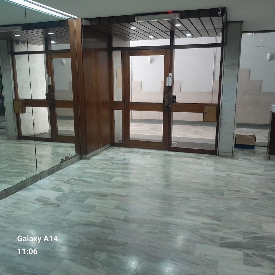 EN VENTA. DEPARTAMENTO DOS AMBIENTES CON BALCON Y COCHERA. ZONA SANTIAGO DEL ESTERO 1900