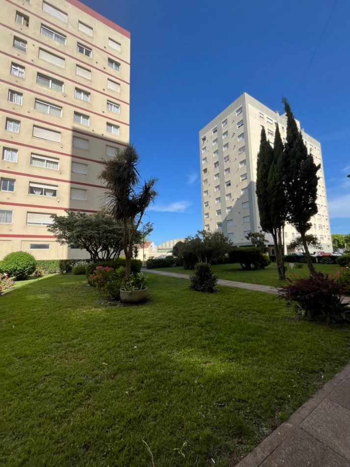 EN VENTA. DEPARTAMENTO DE 4 AMBIENTES CON ESPACIO DE COCHERA. BAHIA BLANCA 2600