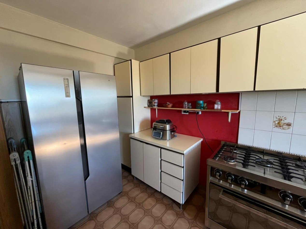 EN VENTA. DEPARTAMENTO DE 4 AMBIENTES CON ESPACIO DE COCHERA. BAHIA BLANCA 2600