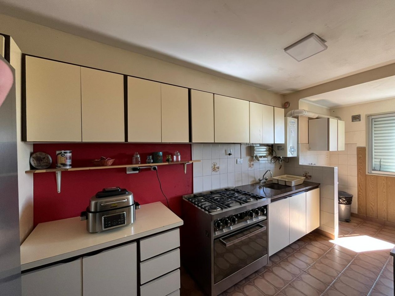 EN VENTA. DEPARTAMENTO DE 4 AMBIENTES CON ESPACIO DE COCHERA. BAHIA BLANCA 2600