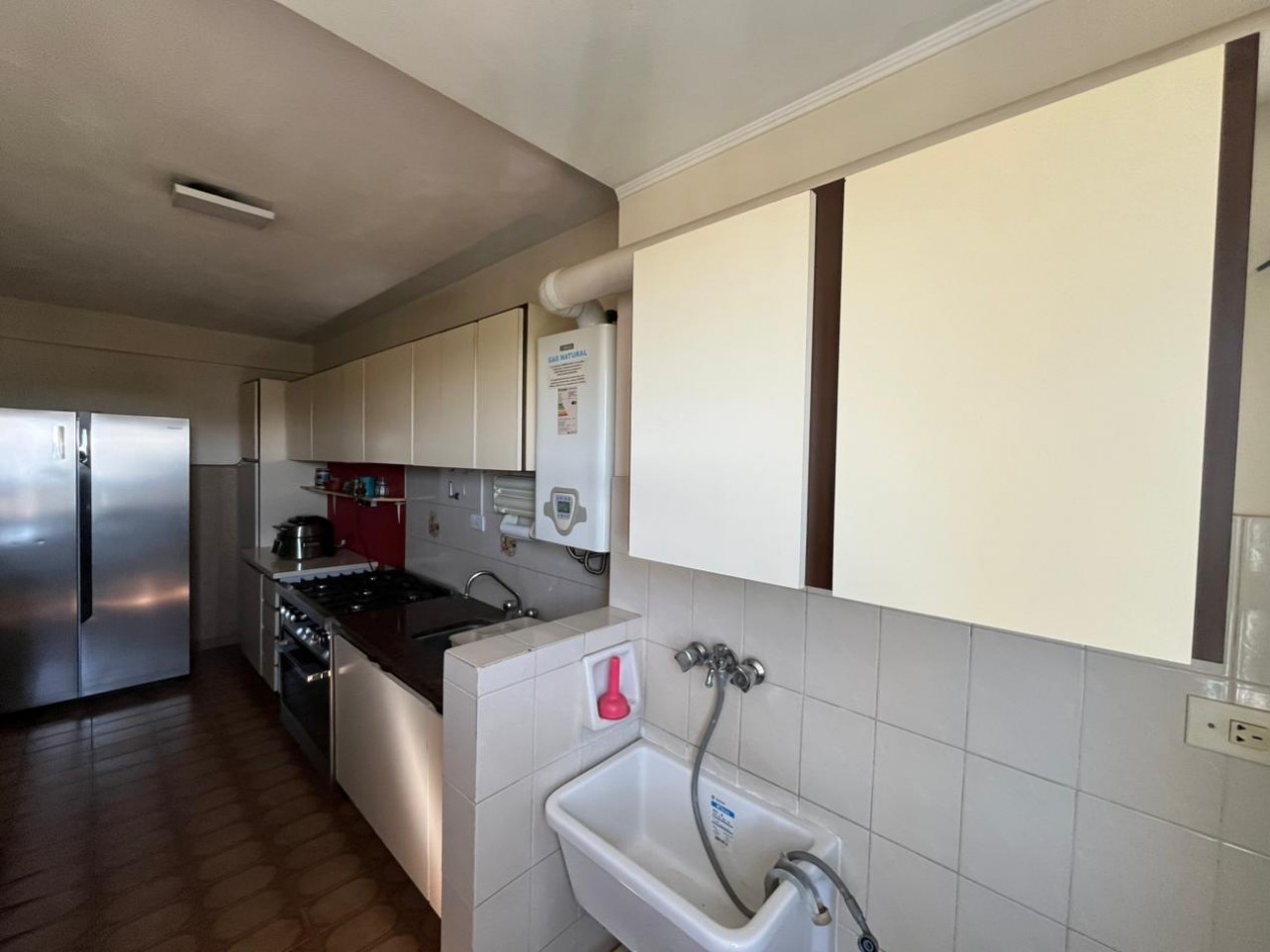EN VENTA. DEPARTAMENTO DE 4 AMBIENTES CON ESPACIO DE COCHERA. BAHIA BLANCA 2600