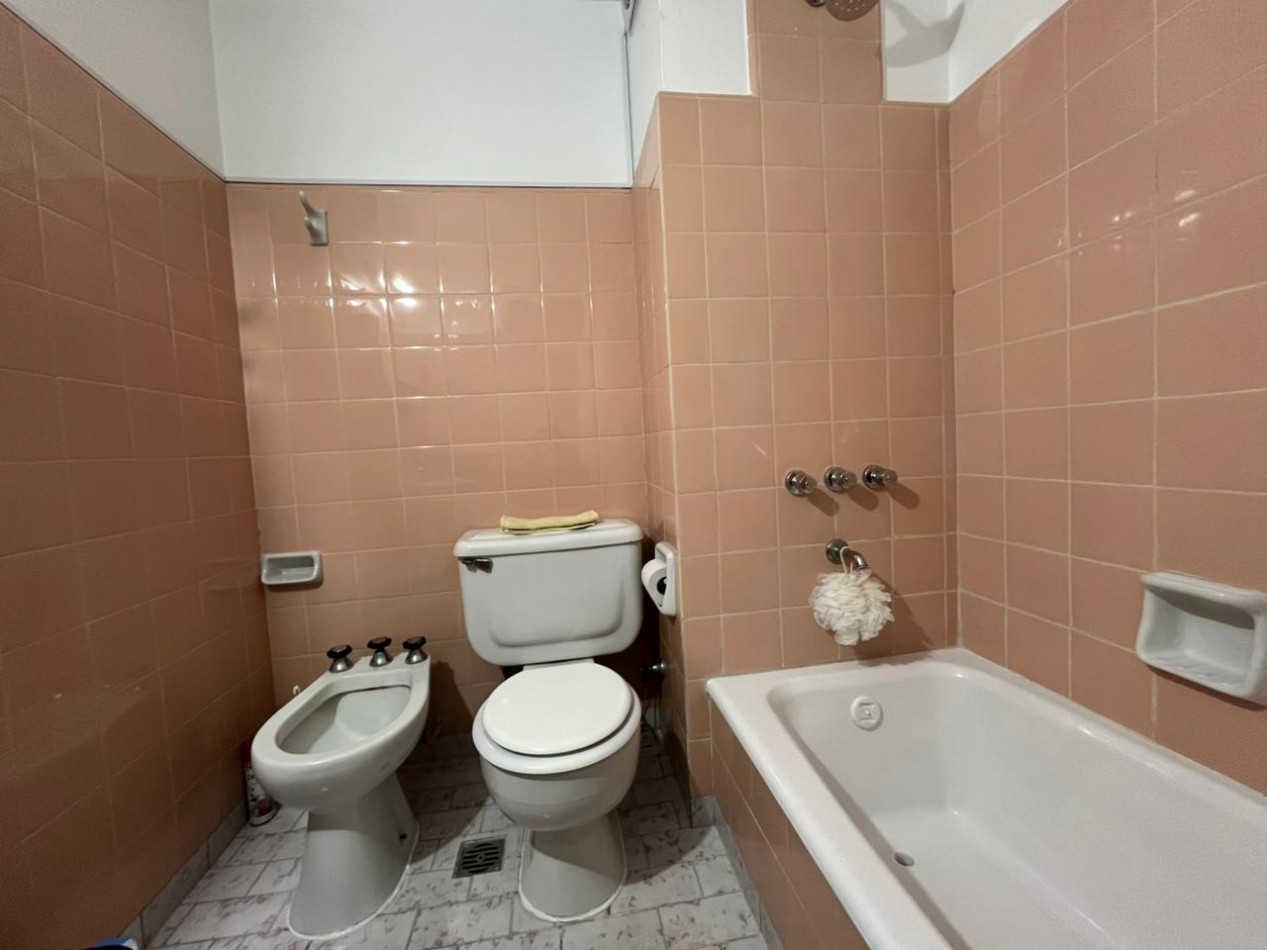 EN VENTA. DEPARTAMENTO DE 4 AMBIENTES CON ESPACIO DE COCHERA. BAHIA BLANCA 2600