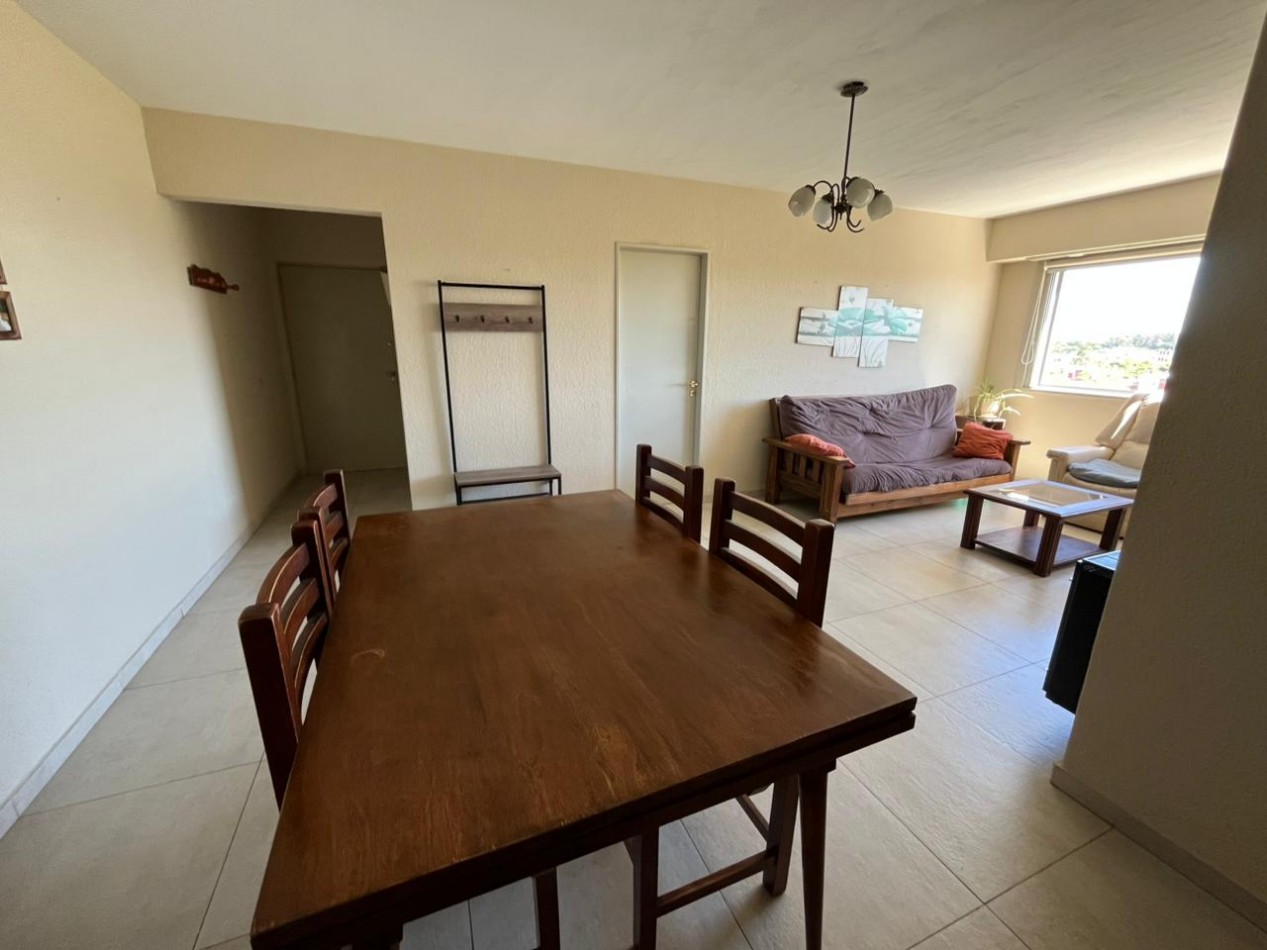 EN VENTA. DEPARTAMENTO DE 4 AMBIENTES CON ESPACIO DE COCHERA. BAHIA BLANCA 2600