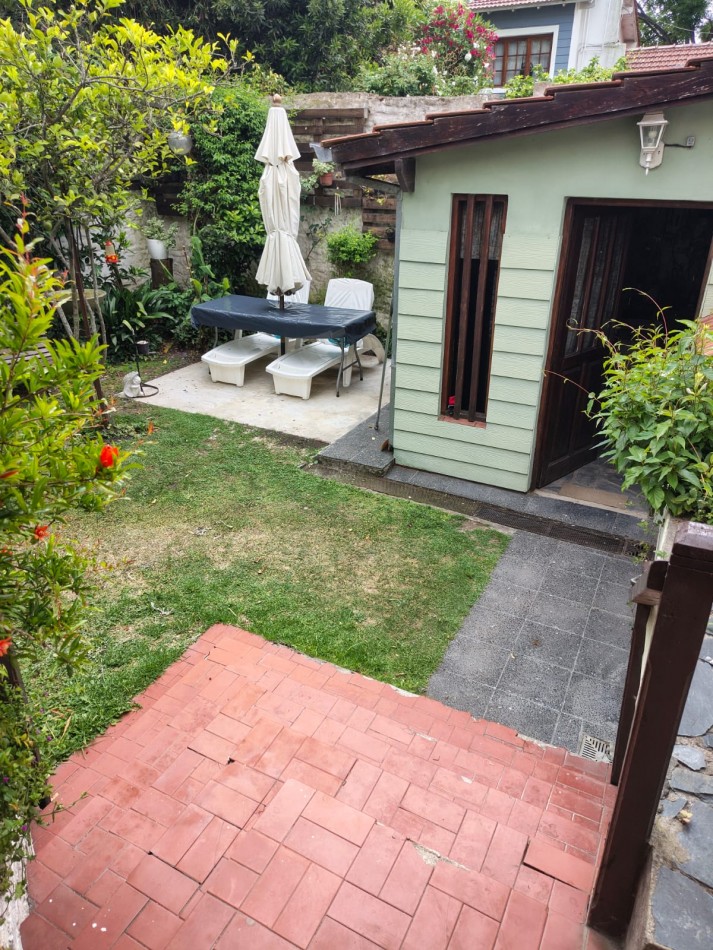 EXCELENTE CHALET 5 AMBIENTES. PARQUE LURO