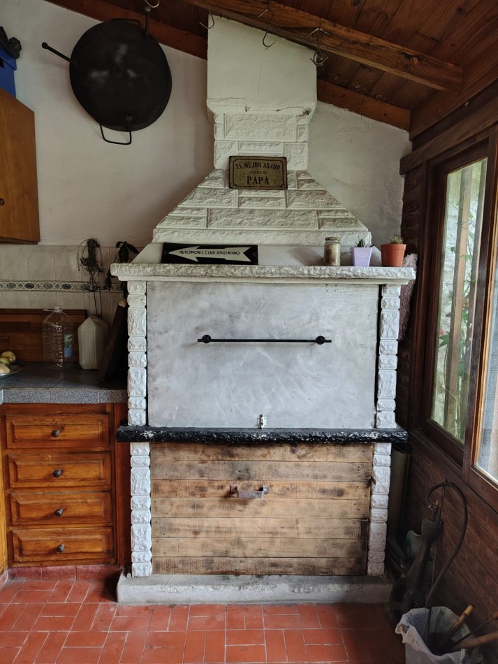 EXCELENTE CHALET 5 AMBIENTES. PARQUE LURO