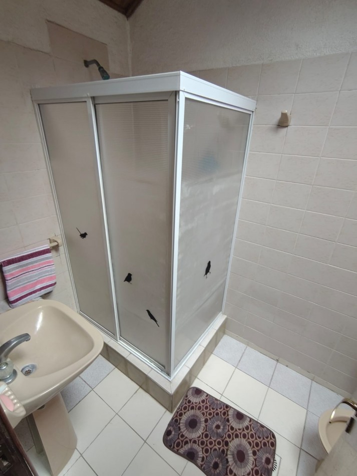 EXCELENTE CHALET 5 AMBIENTES. PARQUE LURO