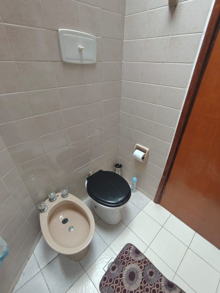 EXCELENTE CHALET 5 AMBIENTES. PARQUE LURO