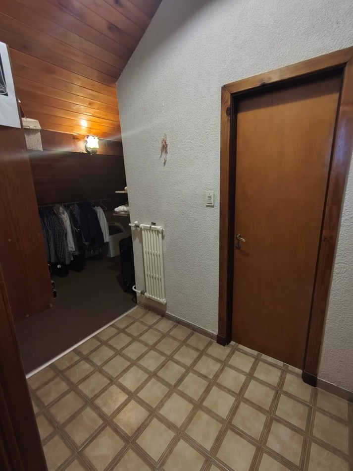 EXCELENTE CHALET 5 AMBIENTES. PARQUE LURO