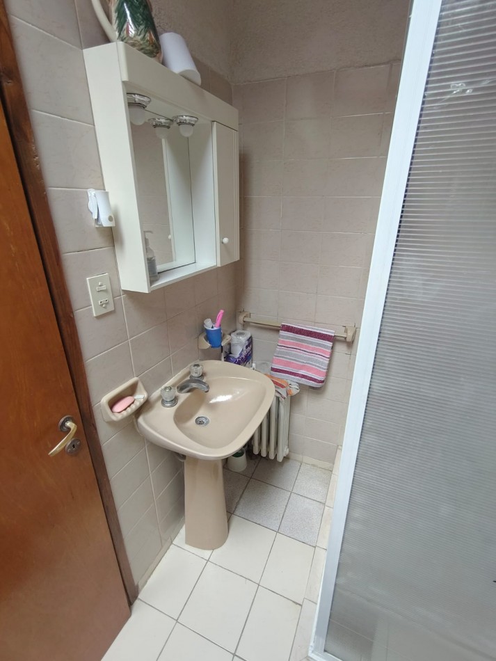 EXCELENTE CHALET 5 AMBIENTES. PARQUE LURO