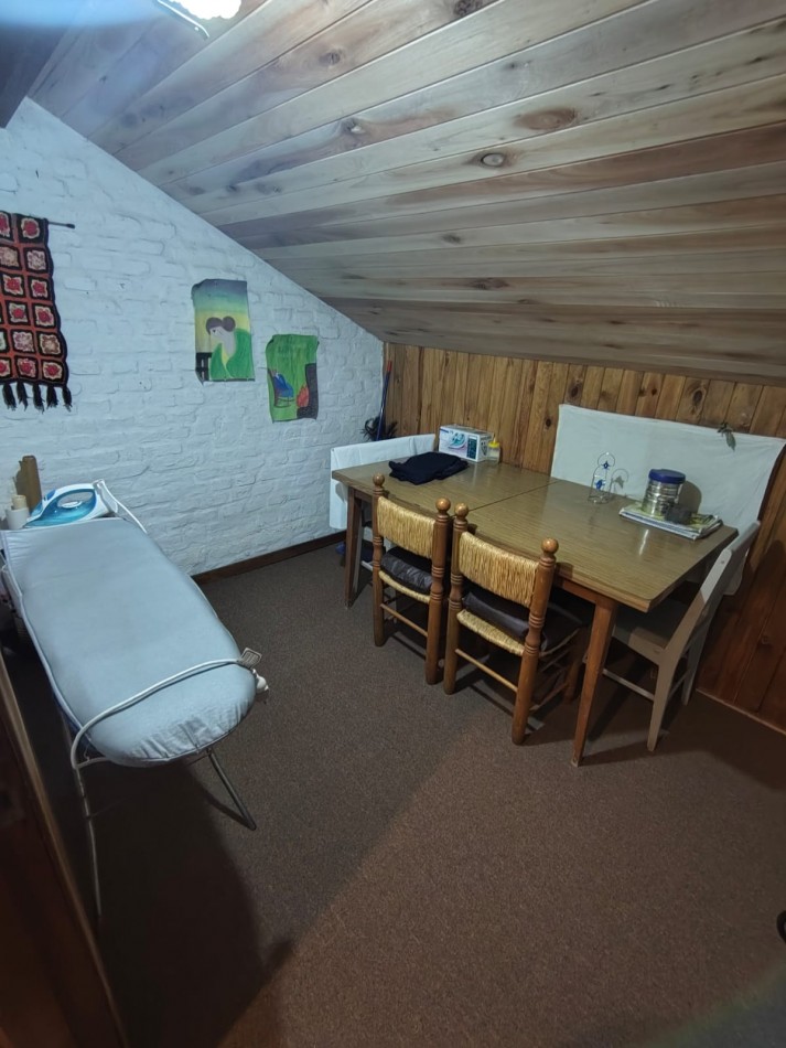 EXCELENTE CHALET 5 AMBIENTES. PARQUE LURO