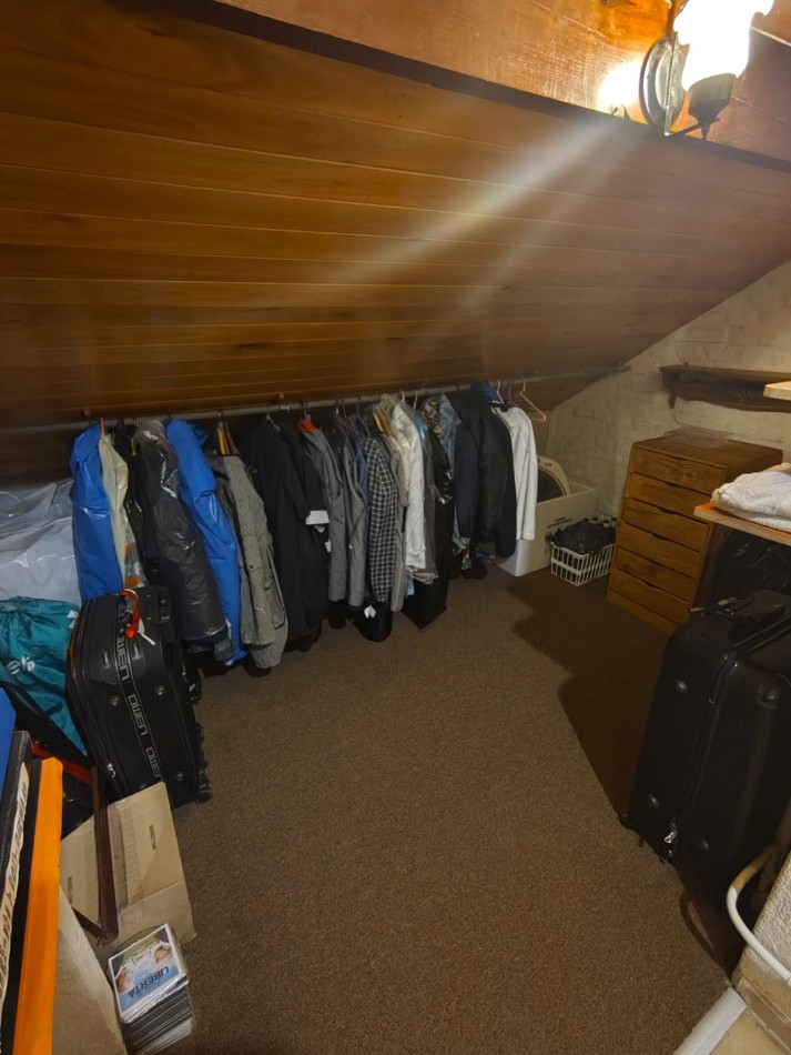 EXCELENTE CHALET 5 AMBIENTES. PARQUE LURO