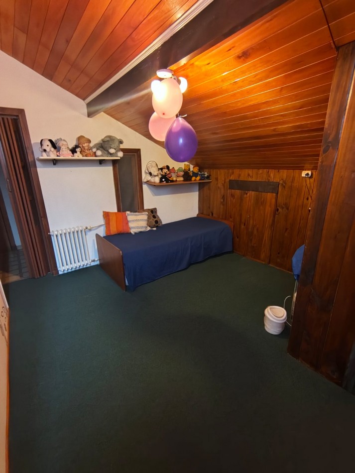 EXCELENTE CHALET 5 AMBIENTES. PARQUE LURO