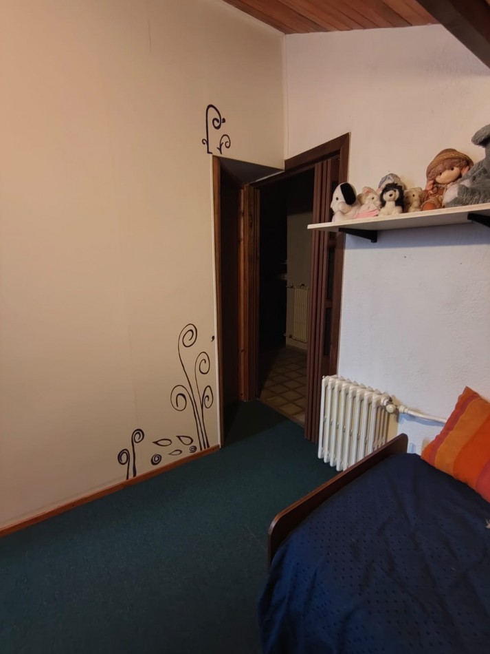 EXCELENTE CHALET 5 AMBIENTES. PARQUE LURO