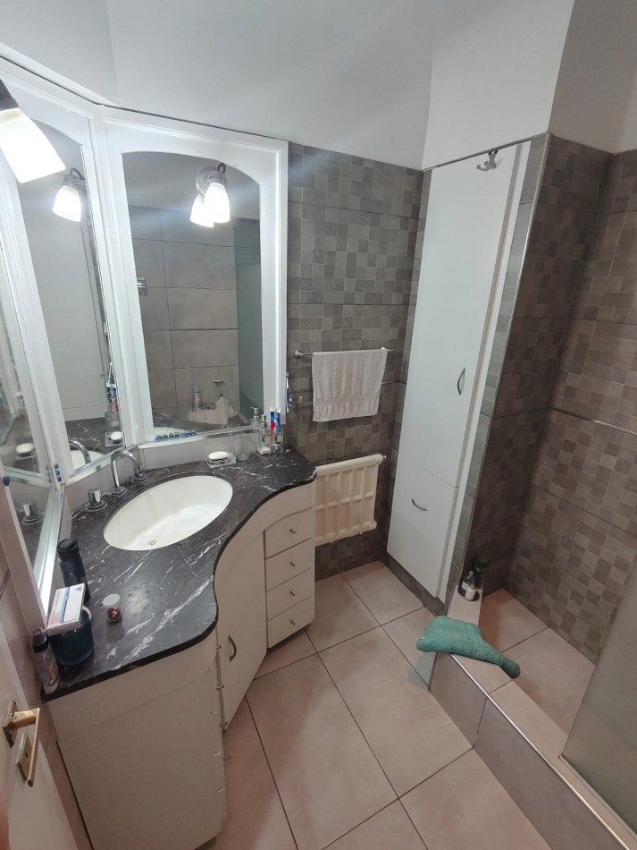 EXCELENTE CHALET 5 AMBIENTES. PARQUE LURO